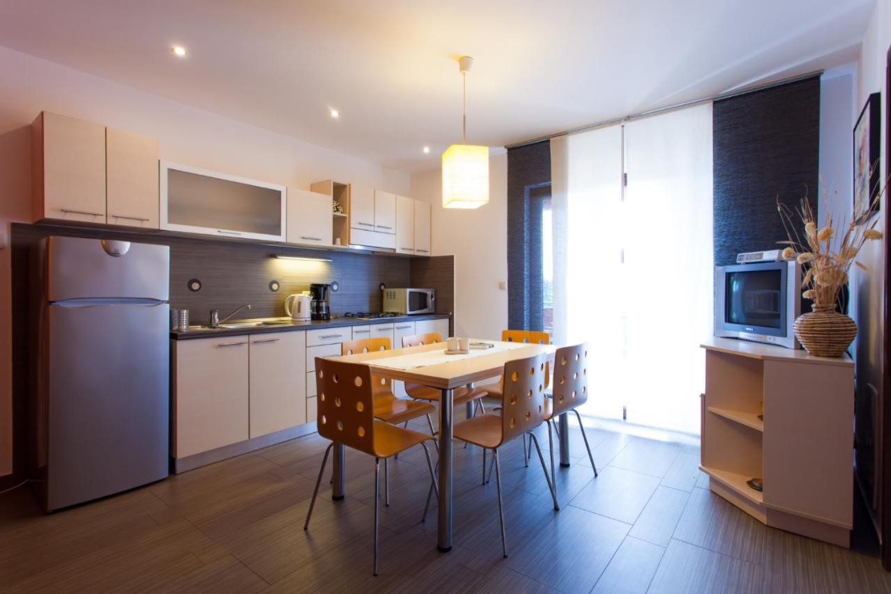 Apartments Banic Πόρετς Εξωτερικό φωτογραφία